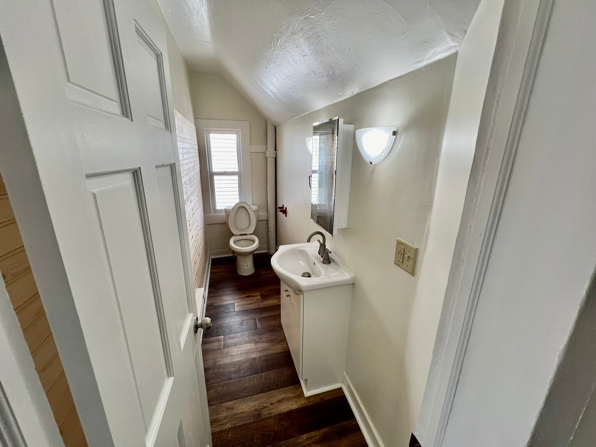 1/2 Bathroom - 1008 Main St