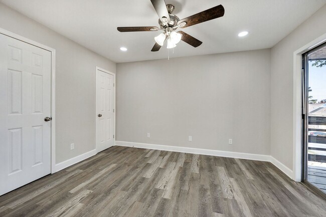 Building Photo - 1005 Summer Ct Cir