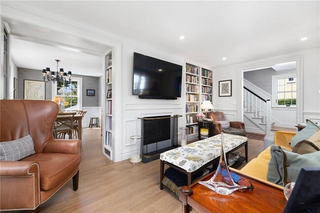 Building Photo - 9 Anthony St