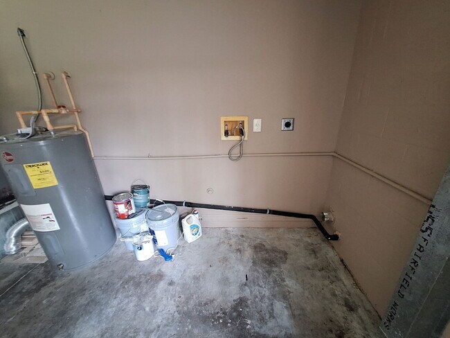 Building Photo - 3/2 Annual Rental Near Atwater Elementary School