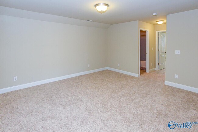 Building Photo - 3031 Greenway Cir SE