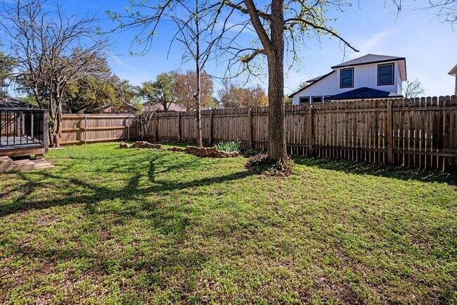 Building Photo - 1001 Apple Cross Dr