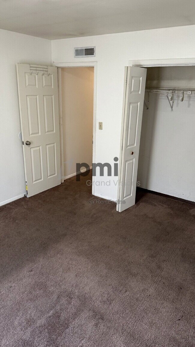 Building Photo - 1616 University Dr