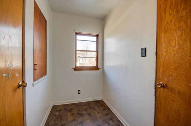Building Photo - 400 Moran St