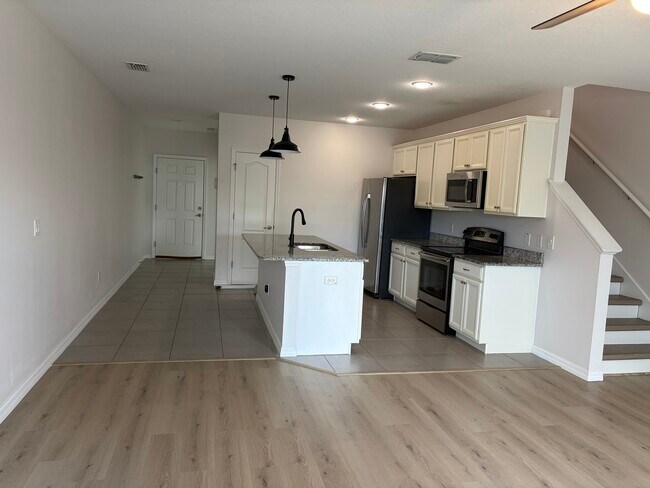 Building Photo - 600 Northern Way