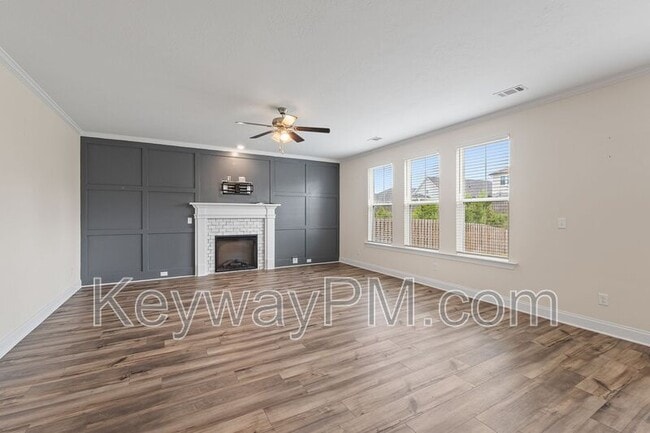 Building Photo - 585 Hampton Dr
