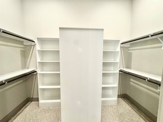 Building Photo - 401 W 25th St