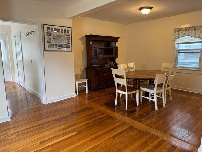 Building Photo - 23 Carey St