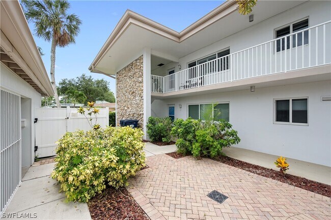 Building Photo - 1340 Crayton Rd