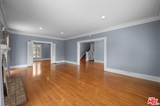 Building Photo - 1231 S St Andrews Pl