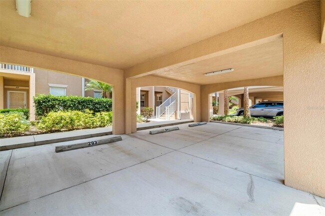 Building Photo - 905 Fairwaycove Ln