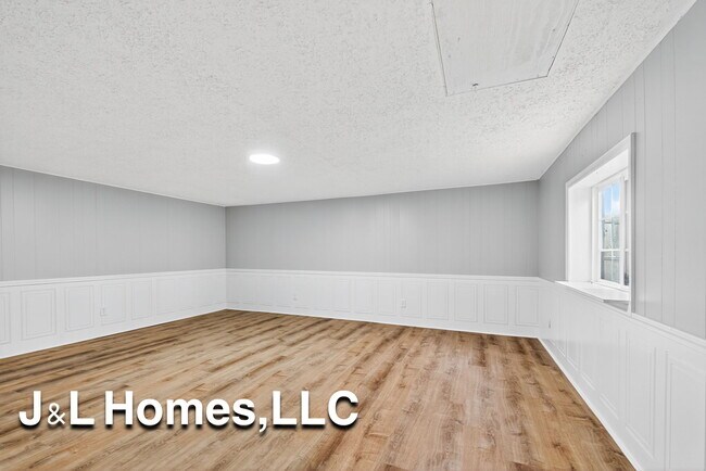 Building Photo - 1655 Westfield Dr N