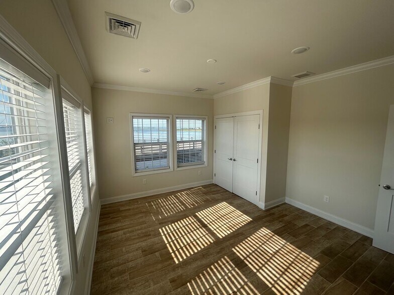 Building Photo - 95 Mays Landing Rd