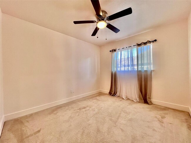 Building Photo - 5015 Summit Lodge Dr
