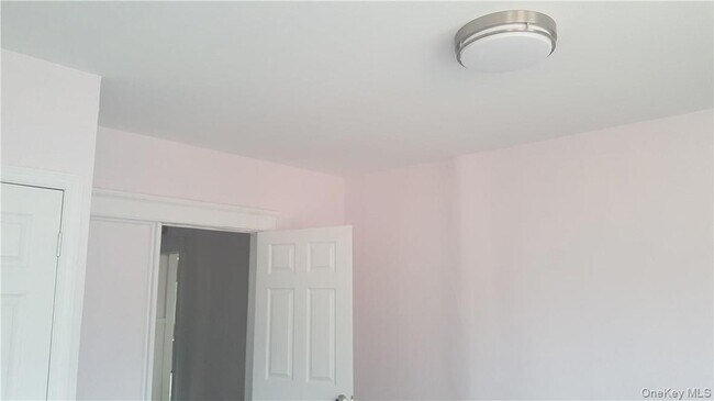 Building Photo - 14-16 Horton Avenue Unit 1st Floor