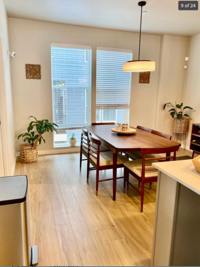 Building Photo - Lynnwood Townhome