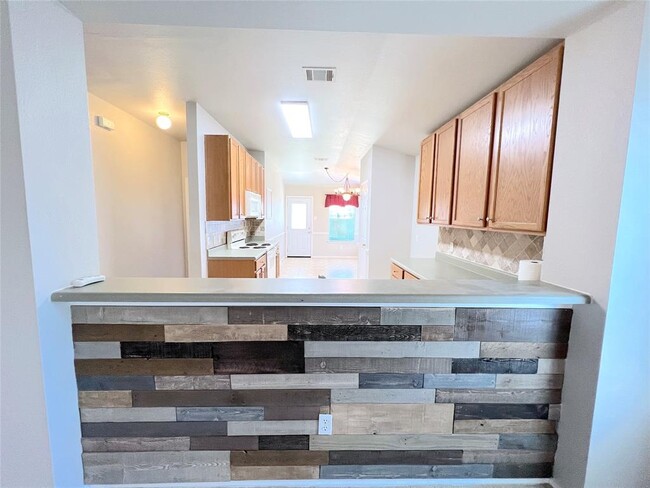 Building Photo - 102 Wren Cove