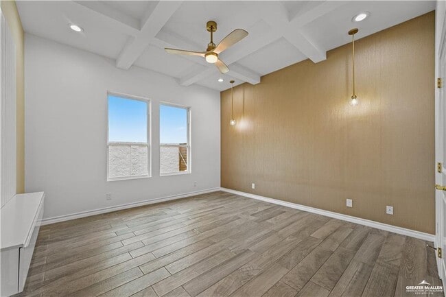 Building Photo - 18 E Roosevelt Ave