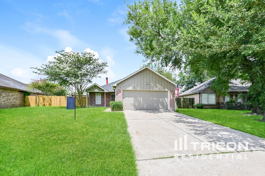 Primary Photo - 8711 Croteau Dr