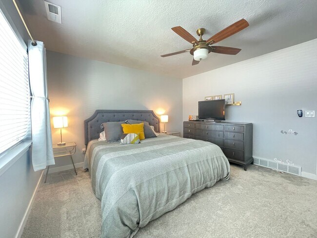 Building Photo - Great Home Now Available!