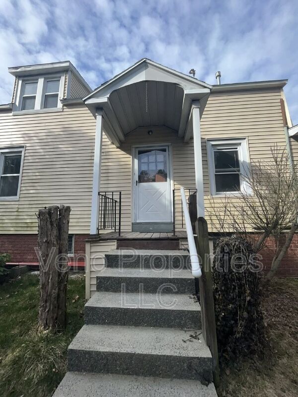 Building Photo - 32 Russell Rd