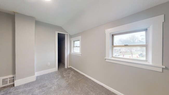 Building Photo - Lorain/W.73 neighborhood, updated 3 bed/1 bath single family house.