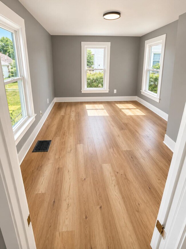 Building Photo - 708 Covington Ave