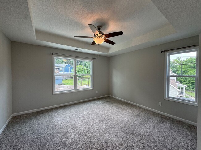 Building Photo - Oakley - Modern Three Bedroom