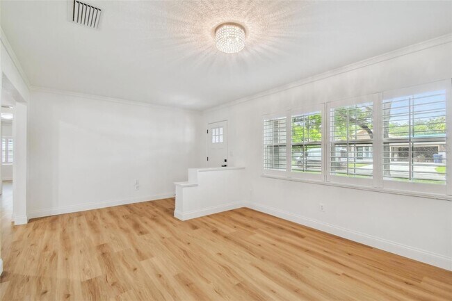 Building Photo - 4802 W Longfellow Ave