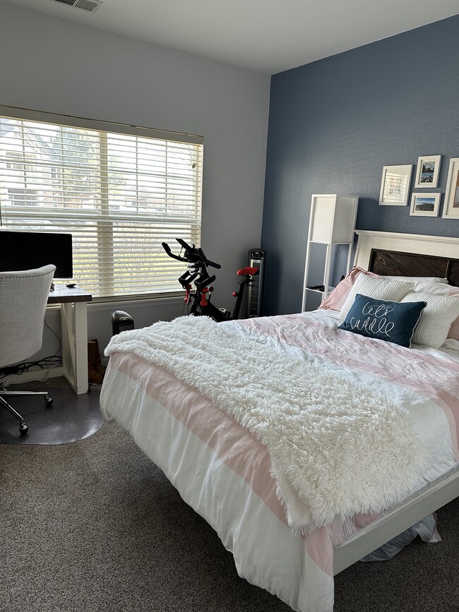 Secondary bedroom - 5225 White Willow Dr