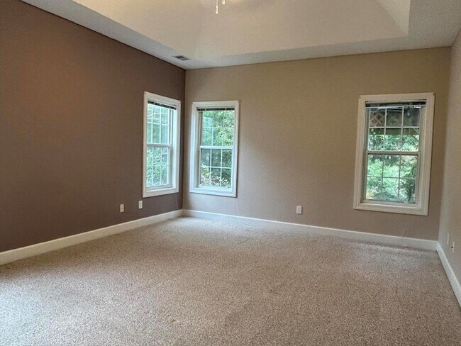 Building Photo - 1721 Fox Ridge Ct
