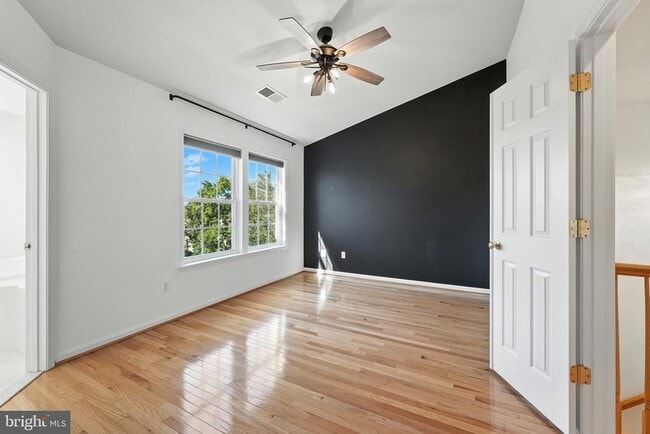 Building Photo - 3363 Beechcliff Dr