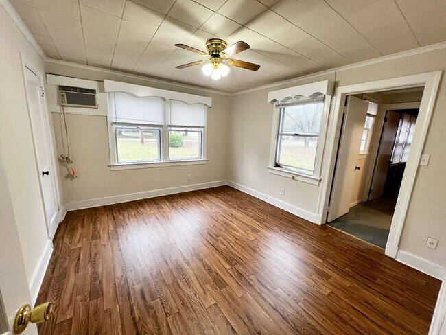 Building Photo - 3/2 on Park Street