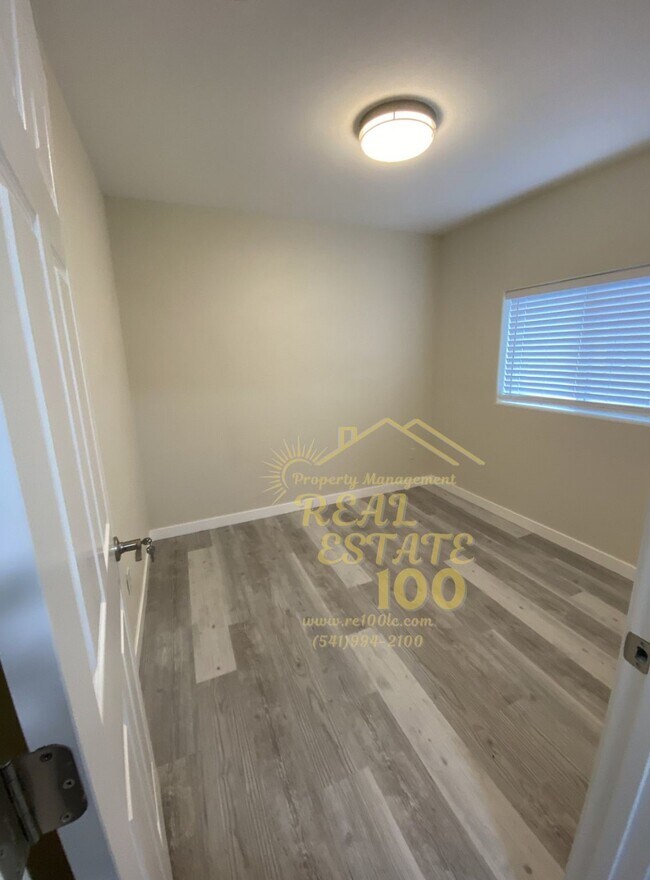 Building Photo - 3429 NW Jetty Ave