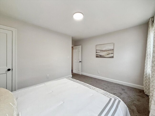 Building Photo - Renovated home in Heart of Hampton Roads