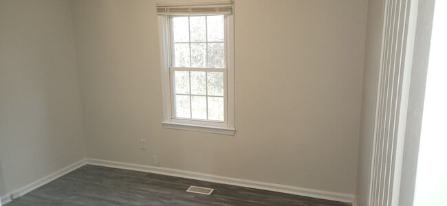 Building Photo - 202 Selwyn Alley