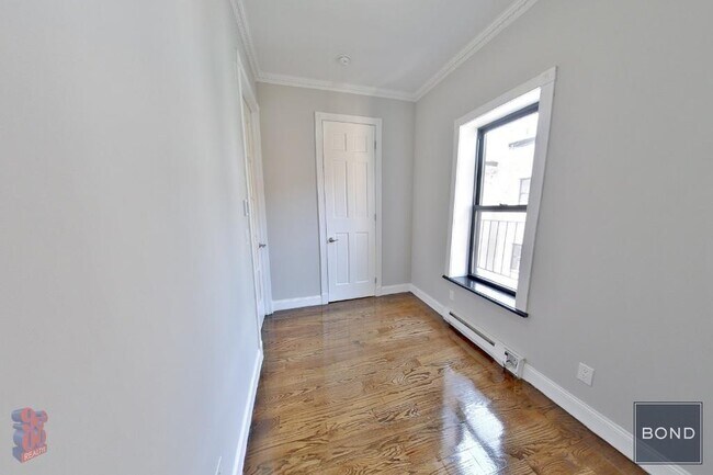 Building Photo - 314 E 106th St
