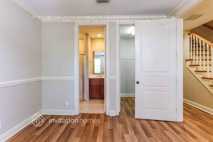 Building Photo - 1018 E Heritage Club Cir