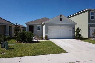 Building Photo - Newer Home 3/2 Steps from Champions Gate
