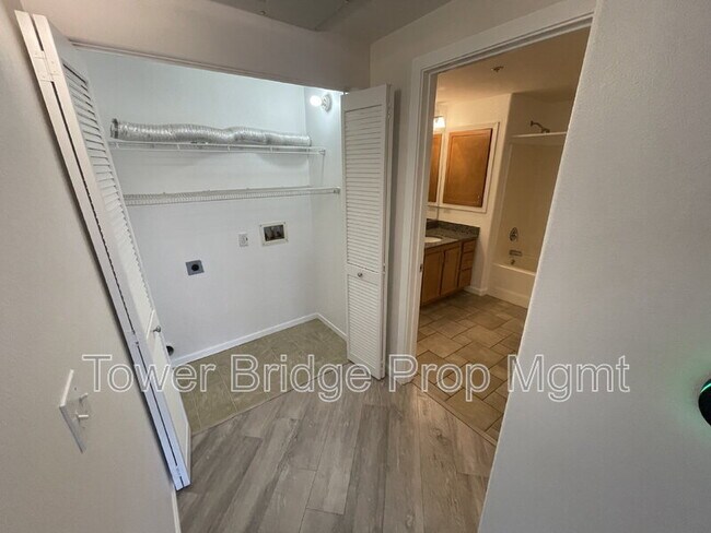 Building Photo - 4200 E Commerce Way