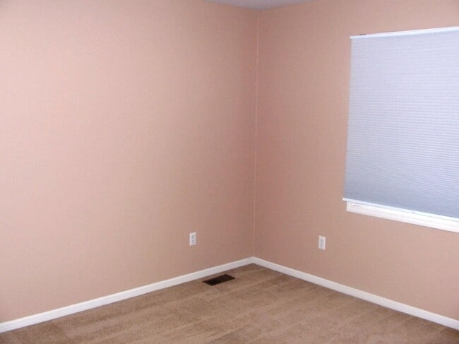 Building Photo - 45866 Fountain View Dr