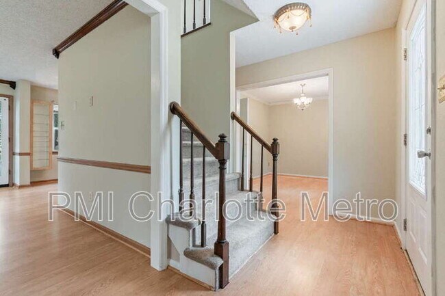 Building Photo - 11241 Kingfisher Dr