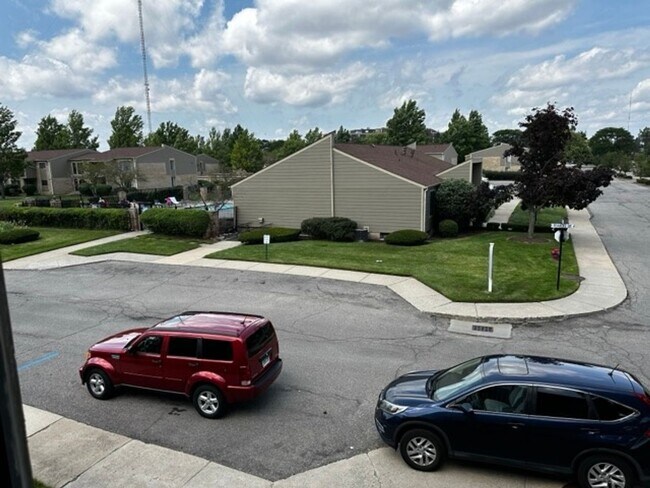 Building Photo - 3 Bedroom Condo in Southfield