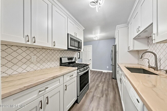 Building Photo - 276 Longwood Dr