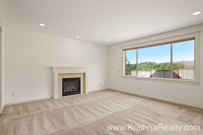 Building Photo - Stunning 4 BD* 2.5 BA* Single Family Home ...