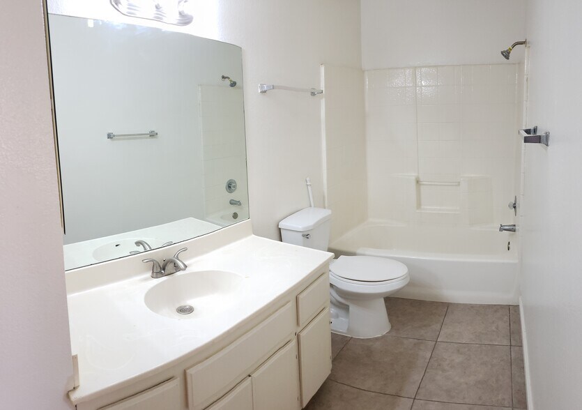 Primary Bath - 13160 Agua Cayendo Rd