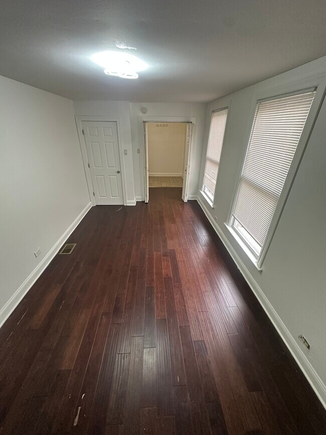 Building Photo - 1928 N Keeler Ave