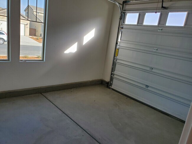 Building Photo - Next Gen Home with main house and guess unit in Spring lake Area