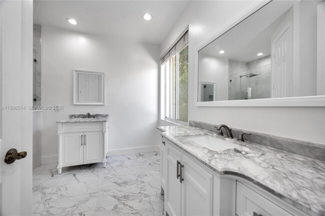 Building Photo - 16000 SW 91st Ct