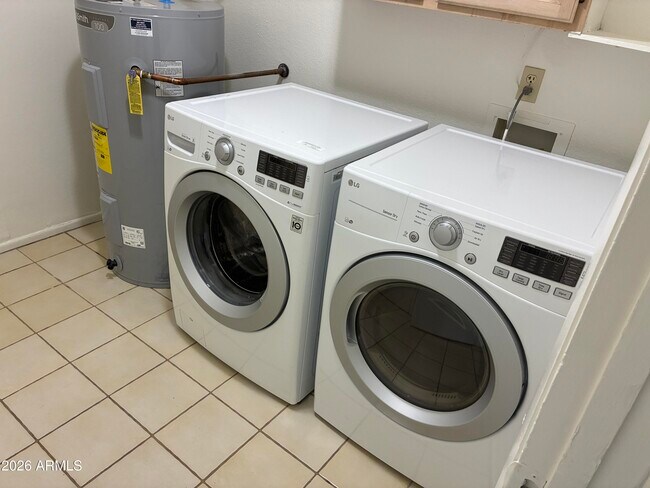 Building Photo - 4831 W Juniper Ave